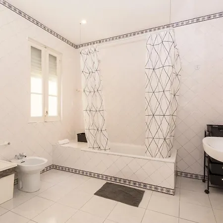 Daire Houze_historical Lisbon, Flat W/ Private Patio *
